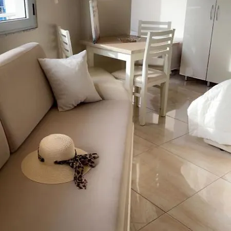 ホテル Renti Velipojë