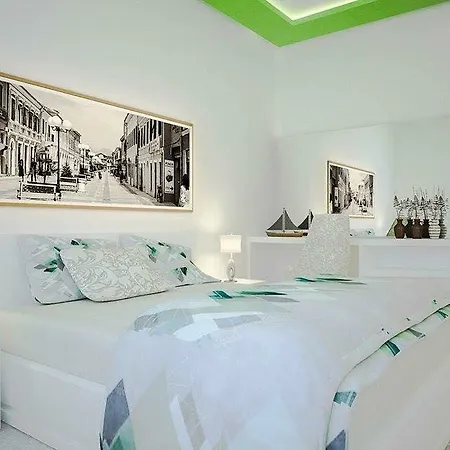 ホテル Renti Velipojë