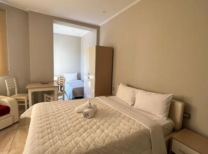 Hotel Holiday Velipojë